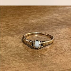 10k gold “Moonstone” VTG ring